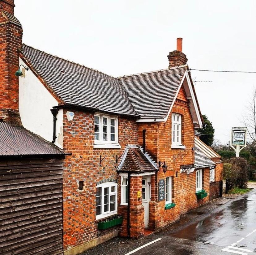 Готель The Six Bells Beenham Екстер'єр фото